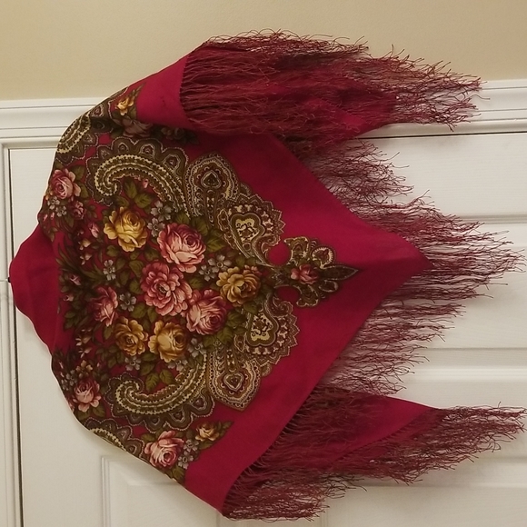 Gorgeous scarf/wrap - Picture 5 of 11